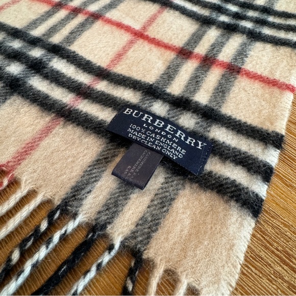 BURBERRY Original Check Cashmere Scarf - Picture 2 of 2
